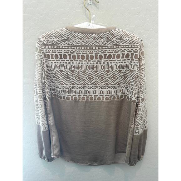 CHICO’S | Taupe Neutral Textured Semi Sheer Boho Long Sleeve Peasant Top | Small - Picture 5 of 8